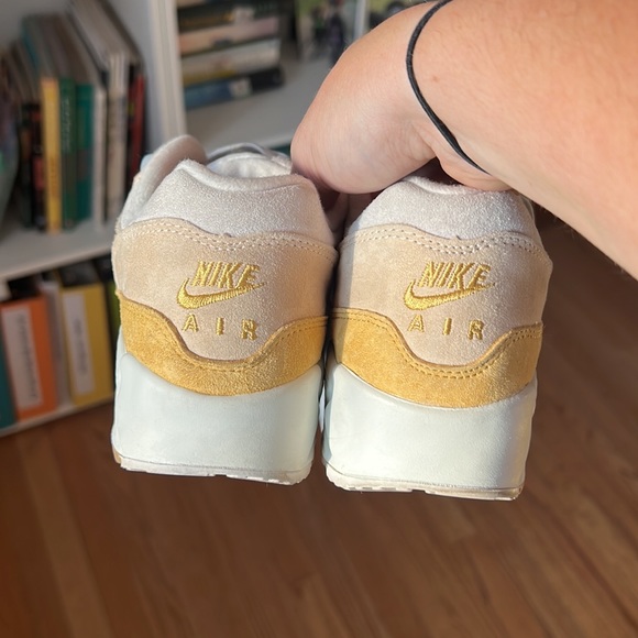 ✨RARE✨ Nike Air Max 90/1 Athletic Shoes 'WHEAT GOLD / GUAVA ICE’ Women's Size 6 - Picture 7 of 10